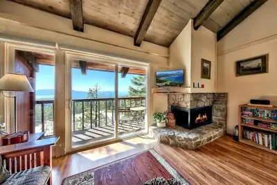 Image de Cabine avec vue sur le lac avec bain à remous privé, piscine et bain à remous aussi!