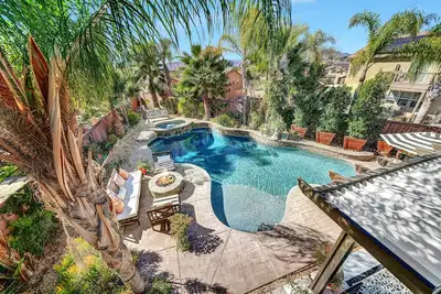 Image de Grande maison piscine / spa près des vignobles de Temecula 5 chambres, 3 salles de bain complètes, 12 couchages