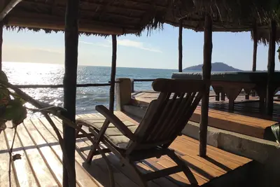 Image de Exceptional villa, waterfront, 3 bedrooms, large garden, on the beach