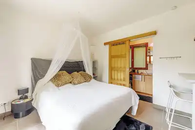 Image de logement indépendant, au cœur d'une forêt d’acacia