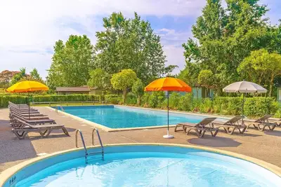 Image de Beau chalet proche de la marina | Accès espace bien-être, piscine et plus