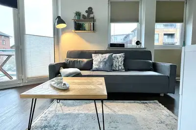 Image de appartement central au port de Husum avec balcon