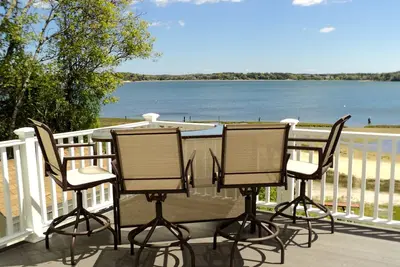 Image de Belle maison moderne 5br Cape Cod Beach Front w / magnifiques vues panoramiques sur l'eau