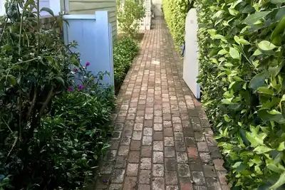 Image de Cozy Village Cottage Étapes pour tous à La Jolla!