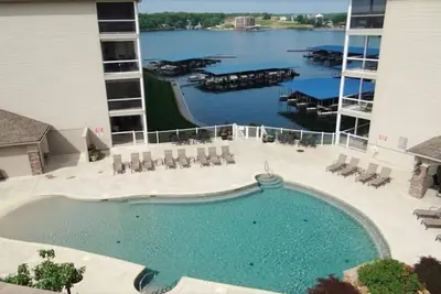 Image de Condo de luxe @ Lands 'End - Les meilleures vues et emplacement sur le lac