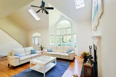 Image de ** Hamptons Oasis ** moderne 4br 8 personnes, 10 min Ă pied de la ville