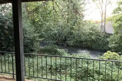 Image de Large Creek View 2 Bedroom 2 Bath Condo Pets Welcome