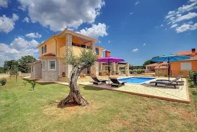 Image de Belle villa avec piscine privée, tennis de table