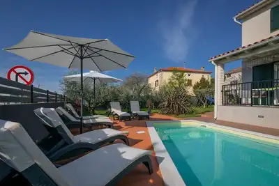 Image de Belle villa avec piscine privée, WiFi et terrain de jeux