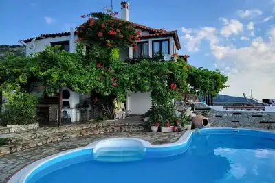 Image de \"Villa Erifili\" Luxueuse villa avec vue spectaculaire sur l'île de Skiathos