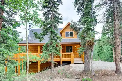 Image de Mountain Vista est une magnifique maison en bois rond située à seulement 32 km de Breckenridge