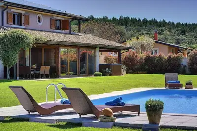 Impressionnante finca avec cave à vin, terrain de volley-ball, piscine privée, Wlan, climat