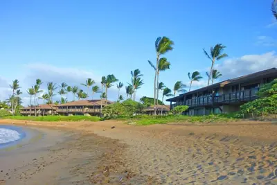 Image de Sugar Cove sur la rive nord - plage, vues, piscine.