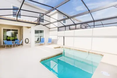 Image de Belle Maison De Ville De 4 Chambres Avec Piscine