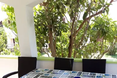 Image de Appartement de deux chambres avec la terrasse Lopar, Rab (A-5024-a)