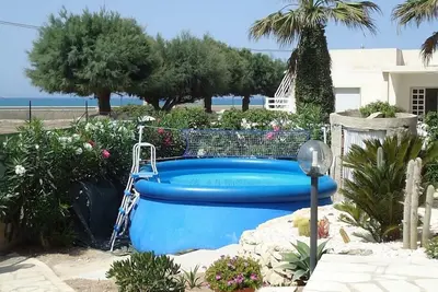 Image de Casa Cigno B: Un appartement caractéristique faisant partie d'une villa.