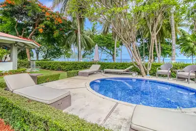Image de Maison en bord de mer avec piscine privée et terrasse!