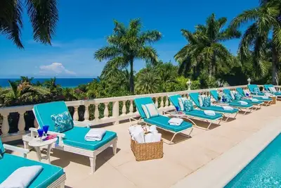 Image de Membres De Plage, Piscine PRIVÉE, Entierement DOTÉ, ÉLÉGANT Et Grand-Endless