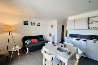 Image de Beau T2 Cabine avec terrasse en front de mer (064)