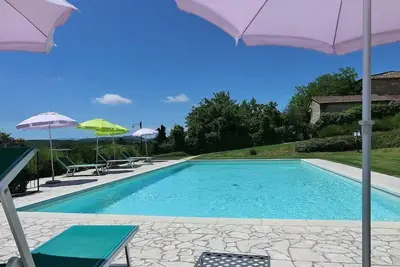 Image de Casa Gelso C: Un appartement agréable et accueillant qui fait partie d'une ancienne ferme dans le style caractéristique de la campagne toscane.