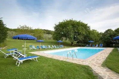 Image de Casa Salvia A: Un appartement dans le style caractéristique de la campagne toscane.
