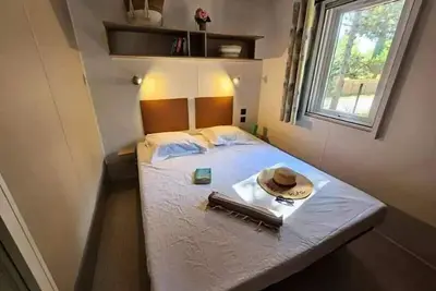 Image de Premium-Mobilheim mit 3 Zimmern, 4 Personen, Klimaanlage + Tv