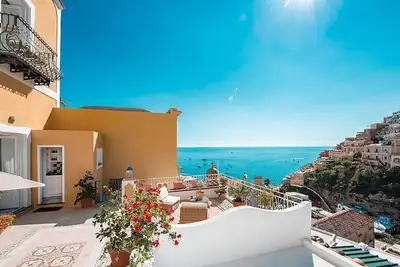 Villa Idra: Une villa enchanteresse et lumineuse sur deux étages au coeur de Positano.