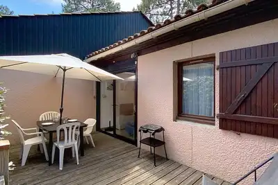 Image de Petite maison mitoyenne 2 chambres, 4 personnes à Lacanau océan, résidence les pins