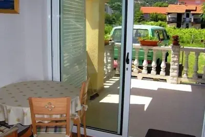 Image de Appartement dans Lopar avec terrasse, Climatisation, Wifi, Machine à laver (899-1)