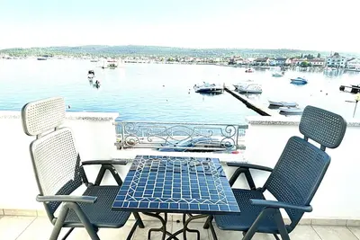 Appartement Studio dans Sukošan avec vue mer, terrasse, Climatisation, Wifi (5232-2)