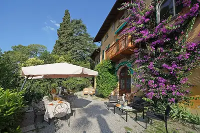 Image de Grande villa avec vue magnifique sur le lac, parc privé, Ac, proche de la plage et de tous les services