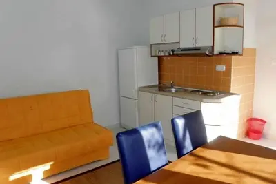 Appartement dans Duće avec terrasse, Climatisation, Wifi, Machine à laver (4166-6)