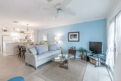 Image de \"Bella Vita\" ~ 2/1. 5 situés dans l'annexe Truman avec une piscine communautaire!