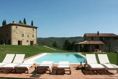 Image de Villa à San Vincenti avec 7 chambres à coucher, 16 couchages