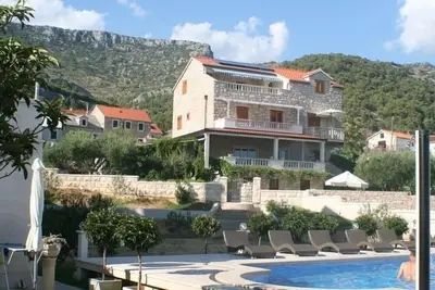 Image de Appartement dans Bol avec vue mer, terrasse, Climatisation, Wifi (3417-2)