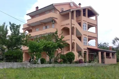 Appartement dans Lopar avec terrasse, Climatisation, Wifi, Machine à laver (696-5)