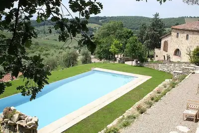 Image de Villa Arnica B: Un charmant cottage entouré de vignes et d'oliveraies.