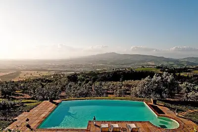 Image de Villa Collarina: Une villa élégante et accueillante située dans un endroit calme.