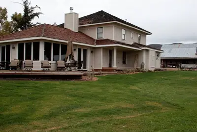 Image de Maison unifamiliale sur 4 Eagle Ranch, une vue imprenable sur les montagnes