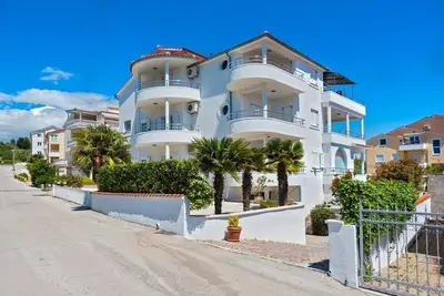 Image de Appartement dans Vodice avec vue mer, terrasse, Climatisation, Wifi (94-8)