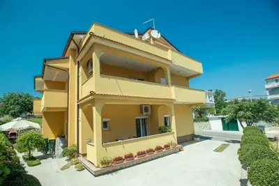 Image de Appartement dans Lopar avec Balcon, Climatisation, Wifi, Machine Ă laver (73-3)