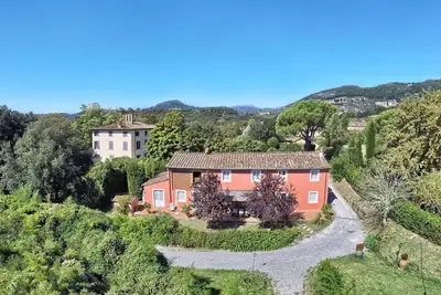 Image de Villa à San Concordio Di Moriano avec 6 chambres à coucher, 12 couchages