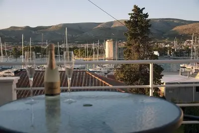 Image de Appartement dans Trogir avec vue mer, terrasse, Climatisation, Wifi (3788-2)