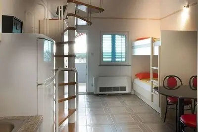 Image de Appartement dans Novalja avec vue mer, terrasse, Climatisation, Wifi (3565-11)