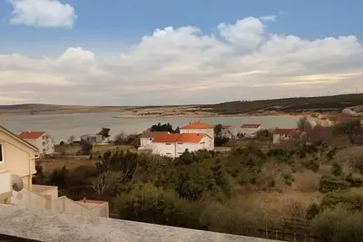 Image de Appartement dans Novalja avec vue mer, terrasse, Climatisation, Wifi (3565-12)