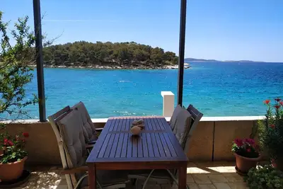 Image de Appartement dans Tribunj avec vue mer, terrasse, Climatisation, Wifi (3348-2)