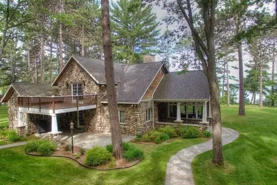 Image de Belle maison sur West Twin Lake