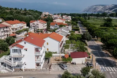 Appartement dans Lopar avec terrasse, Climatisation, Wifi, Machine à laver (4360-2)
