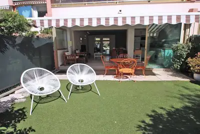 Image de Studio 2/4 personnes - Climatisation - Jardin privatif - Proche centre ville - Sainte Maxime -. . .