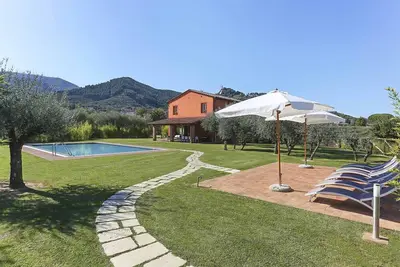 Image de Villa à Colle Di Compito avec 5 chambres à coucher, 9 couchages